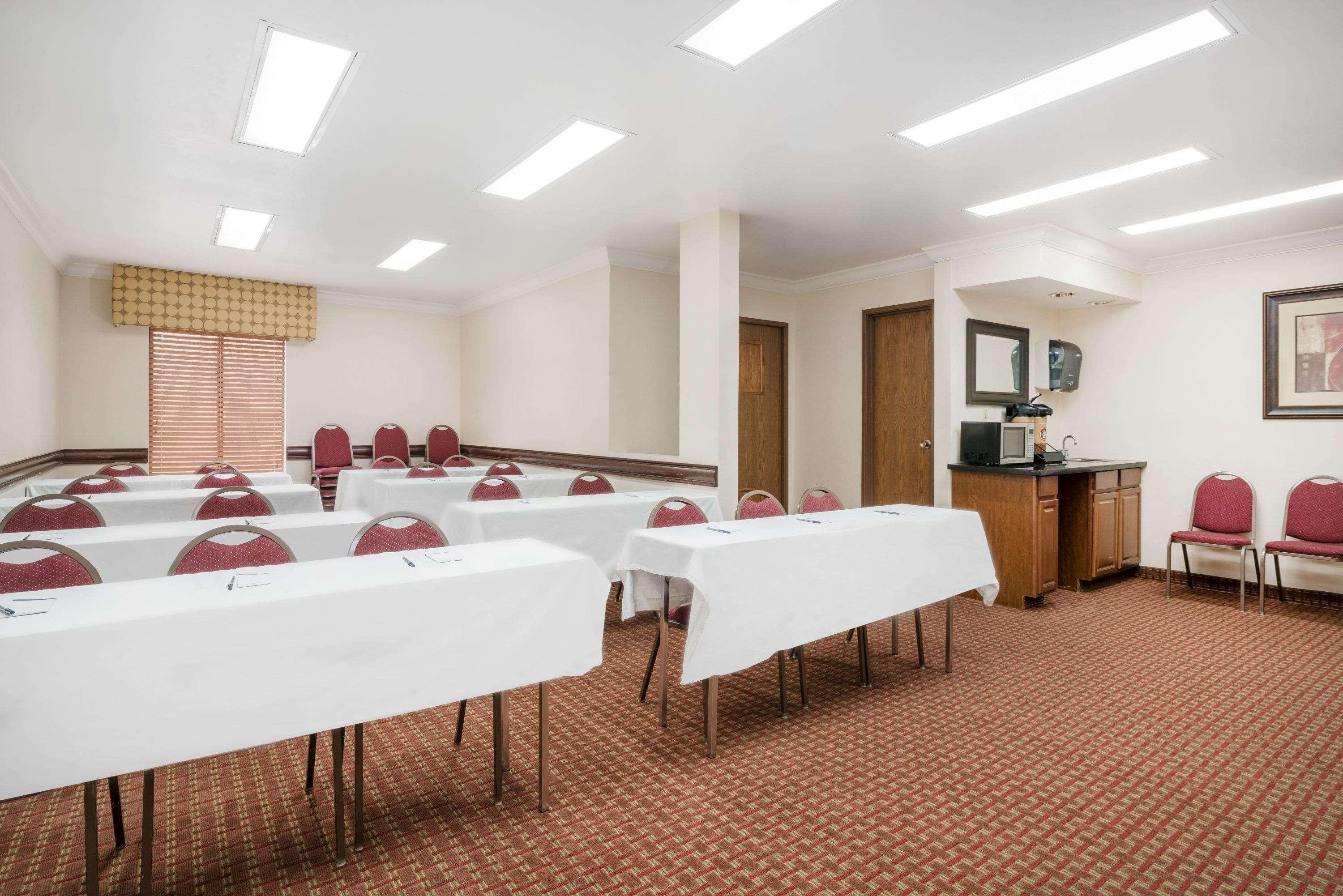 Americinn By Wyndham Johnston Des Moines Urbandale Ngoại thất bức ảnh